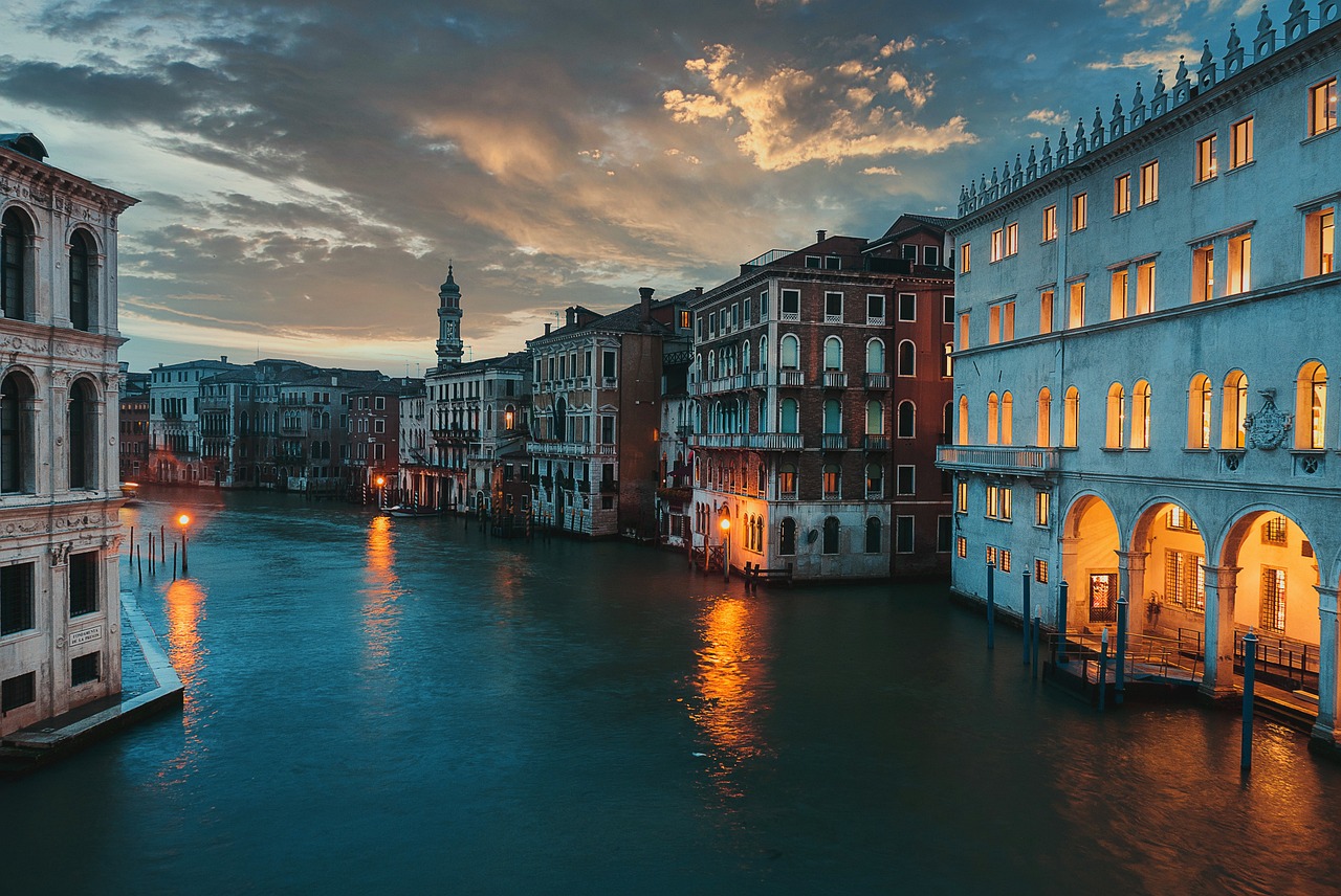 Venedig: Romantische Gondelfahrt und Inselabenteuer